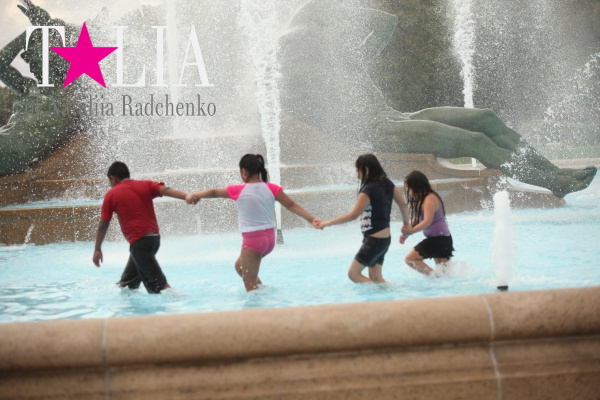 Хороводы в фонтане в Филадельфии, Пенсильвания, США